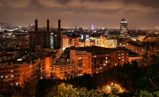 Vue de Barcelone, la nuit en 2015.