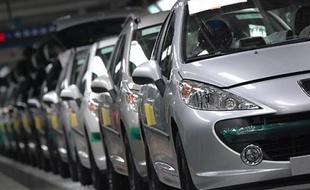 Une usine de montage PSA Peugeot Citroën