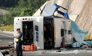 Un avion affrété par le ministère tchèque des Affaires étrangères a quitté Prague dimanche en fin de matinée pour rapatrier la plupart des personnes blessées dans l'accident d'un autocar tchèque survenu samedi à l'aube sur une autoroute en Croatie.
