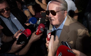Jean-Marie Le Pen, président d'honneur du Front national, le 20 juillet 2017 à Nanterre devant le siège du FN