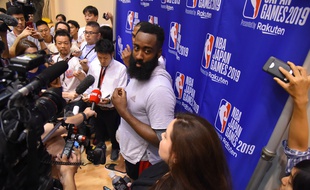 James Harden et les Rockets sont en tournée en Chine avant le début de la saison.