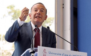 Le président du Medef Pierre Gattaz a qualifié mardi le projet de réforme des retraites du gouvernement d'"occasion totalement manquée" et prédit qu'il y avait de fortes chances "de se retrouver dans deux ans à retravailler le sujet".
