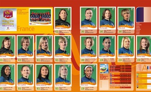La double page de l'album Panini consacré au Mondial de football féminin 2011.