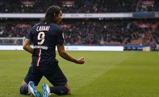 Le joueur uruguayen du PSG Edinson Cavani célèbre son but contre Evian, le 18 janvier 2015 au Parc des Princes.