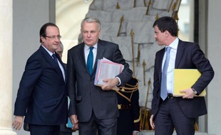 François Hollande recueille en janvier 28% de bonnes opinions, en baisse de 3 points, et Jean-Marc Ayrault 34%, en hausse d'un point dans le tableau de bord mensuel des personnalités fait par l'Ifop pour Paris Match publié mardi.