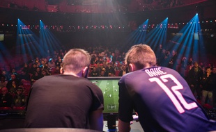 Les clubs, comme le PSG, ont déjà leurs propres équipes d'esport.