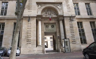 L'hôtel de police de Versailles, le 26 mai 2011