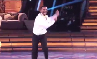 Alfonso Ribeiro, l'interprète de Carlton Banks dans Le Prince de Bel Air, a ressuscité la Carlton Dance dans Danse avec les stars.