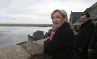 Marine Le Pen, présidente du FN et candidate du parti à la présidentielle, le 27 février 2017 à au Mont Saint Michel