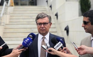 La Banque centrale de Chypre a accepté des ponctions de 47,5% sur les dépôts de plus de 100.000 euros à la Bank of Cyprus, première banque de l'île, dans le cadre du plan de sauvetage européen, a indiqué lundi le gouvernement.