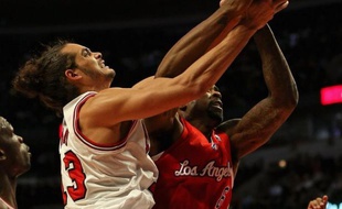 Les Los Angeles Lakers ont subi mardi à Cleveland leur troisième défaite de suite, la 13e en 22 matches cette saison en NBA où Joakim Noah a réussi un nouveau double-double mais sans réussir à éviter la défaite de Chicago face à l'autre équipe de LA, les Clippers.