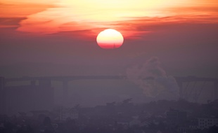 Illustration de la pollution atmosphérique liée à la chaleur.