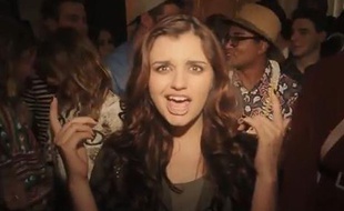 La chanteuse Rebecca Black dans le clip de «Saturday».