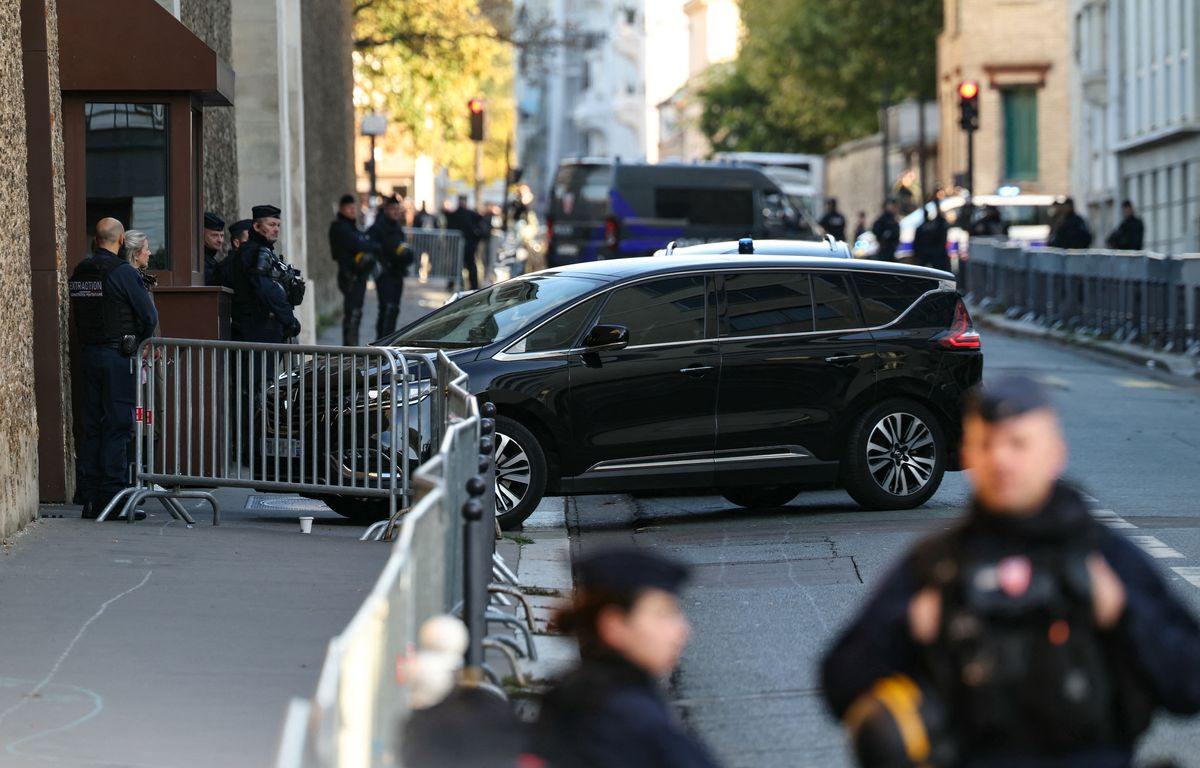 Incarcération de Sarkozy : L'ex-président accompagné de deux officiers de sécurité, installés dans une cellule voisine