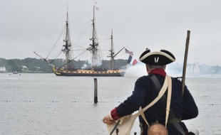 La réplique de "L'Hermione" à son arrivée le 5 juin 2015 à Yorktown