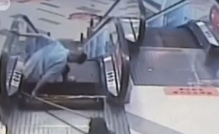 Un homme s'est broyé le pied dans un escalator dans un centre commercial chinois