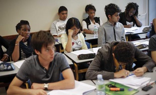 Palaiseau: 42 bacheliers en stage intensif cet été à Polytechnique, le 6 août 2010.