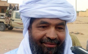 L'aviation française a bombardé des positions islamistes dans leur fief de Kidal, à 1.500 km au nord-est de Bamako, tout en poursuivant dimanche la prise de contrôle de Gao, la plus importante ville du nord du Mali, reconquise lors d'une offensive éclair.
