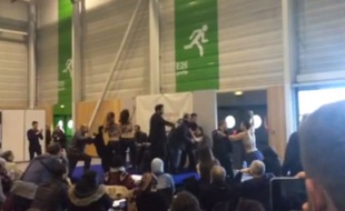 Des Femen, seins nus, s'invitent à une conférence de Tariq Ramadan, le 14 mai 2016 au Bourget.
