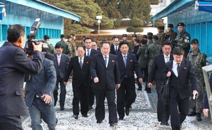 Les délégations de Séoul et de Pyongyang se sont rencontrées le 9 janvier 2017, une première en deux ans. Les discussions se sont tenues à Panmunjom, village frontalier où fut signé le cessez-le-feu, dans la zone démilitarisée (DMZ) qui divise la péninsule.