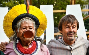 Nicolas Hulot et le chef autochtone amazonien Raoni à Bordeaux, le 7 septembre 2019.