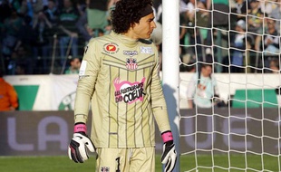Le gardien d'Ajaccio Guillermo Ochoa, le 24 avril 2013 à Saint-Etienne.