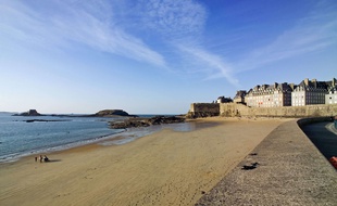Les plages de Saint-Malo peuvent être une grande source d'inspiration pour les "beach artistes"