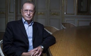 Le défenseur des droits a accusé vendredi le gouvernement de ne pas appliquer une circulaire encadrant le démantèlement des bidonvilles roms, un texte pourtant présenté par Jean-Marc Ayrault comme l'essence de sa "politique" envers cette minorité.