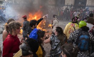 Des participants au Carnaval de la Plaine à Marseille