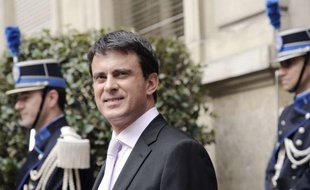 Le ministre de l'Intérieur, Manuel Valls, annonce aux préfets réunis Place Beauvau en présence du Premier ministre, Jean-Marc Ayrault, que "quinze zones de sécurité prioritaire" seraient déployées dès septembre.