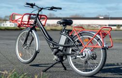 La Poste vend les anciens vélos électriques de ses facteurs (pas en jaune)