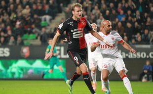 Ola Toivonen, sur le point de fêter son but samedi soir, au grand dam des défenseurs monégasques Raggi et Abdennour.
