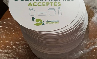 Le sticker a été lancé le 11 mars 2017 par l'association Zéro déchet Strasbourg, née en 2016.