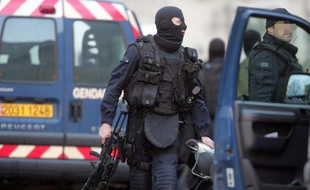 Des membres du GIGN de Nantes sont intervenus vendredi à Saint-Brieuc pour interpeller les suspects.
