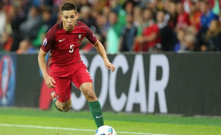 Raphaël Guerreiro sous les couleurs du Portugal