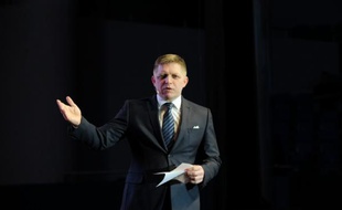 Le responsable slovaque du parti social démocrate, Robert Fico, lors d'une réunion électorale à Bratislava, le 2 mars 2016