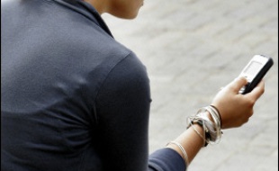 Le groupe d'électronique japonais Sanyo et le numéro un mondial des téléphones portables, le finlandais Nokia, ont annoncé mardi la création d'une entreprise commune pour le développement et la vente de téléphones portables de troisième génération à la norme CDMA.