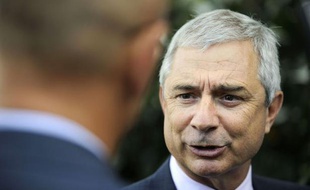 Le président PS de l'Assemblée nationale, Claude Bartolone, a fait valoir dimanche que François Hollande n'allait "pas d'un seul coup réussir à réparer ce que la droite a mis 10 ans à détruire", à propos de la chute de 11 points de la cote du chef de l'Etat dans le baromètre Ifop/JDD.