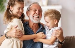 « Il était là, mais… » Les grands-pères, le parent pauvre de la famille