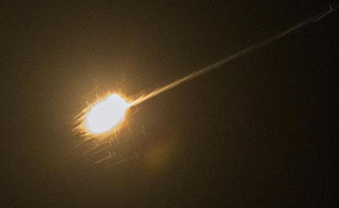 Un missile israelien lancé du système de défense antimissile Iron Dome pour intercepter les tirs venus de Gaza, le 7 juillet 2014