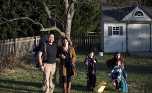 Jay Blevins, 35 ans, ne pense pas vraiment à l'apocalypse annoncée par le calendrier maya mais si elle arrive, lui et sa famille sont prêts à l'affronter.