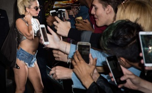 Lady Gaga à Londres le 9 septembre 2016 après son interview à la BBC pour la sortie de son single «Perfect Illusion».