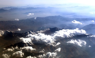 Des nuages au-dessus de la chaîne de l'Elbourz en Iran.