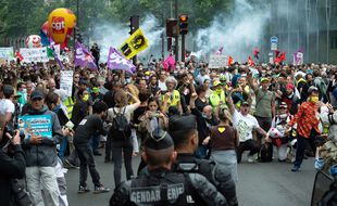 Manifestation le 30 juin 2020 à Paris des personnels de santé.