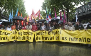 Les syndicats défilaient à Paris, jeudi 27 mai 2010, contre la réforme des retraites du gouvernement.