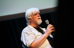 L’écologiste Paul Watson échange avec des enfants essonniens