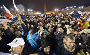 Une fumée blanche s'est échappée mercredi soir de la cheminée de la Chapelle Sixtine, annonçant l'élection du nouveau pape qui succèdera à Benoît XVI après sa démission historique le 28 février.