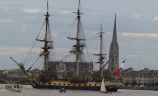 L'Hermione est arrivée à Bordeaux.