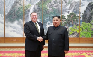 Le chef de la diplomatie américaine Mike Pompeo (à gauche) a rencontré le dirigeant nord-coréen Kim Jong-un le 7 octobre en vue de l'organisation dun deuxième sommet.