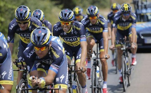 Les coureurs de l'équipe Saxo Bank, lors d'un entraînement en Corse le 27 juin 2013 à Porto-Vecchio.